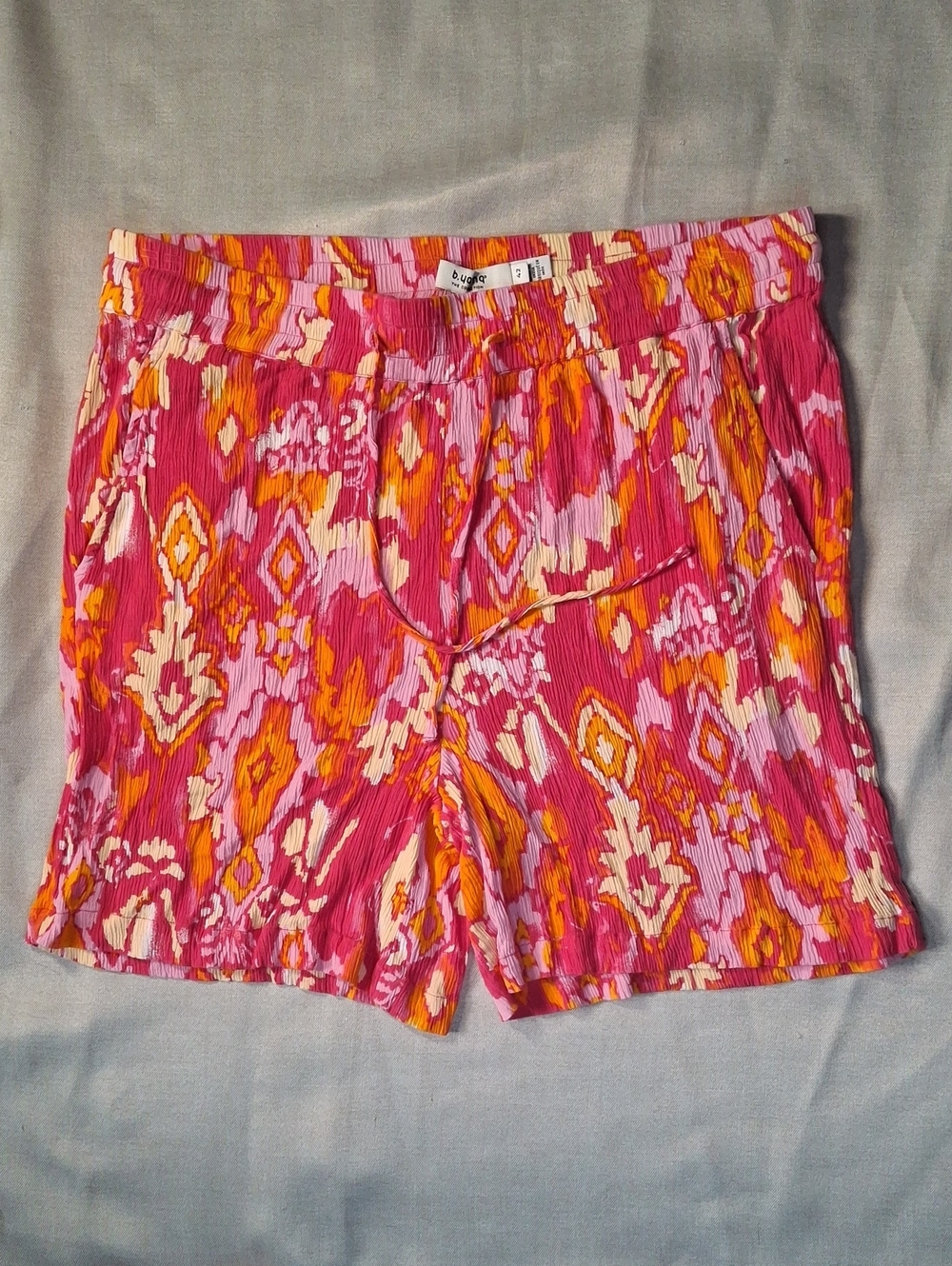 💥3/$20💥 b.young Vibrant Patterned Viscose Shorts - Lightweight & Soft Sz XL
